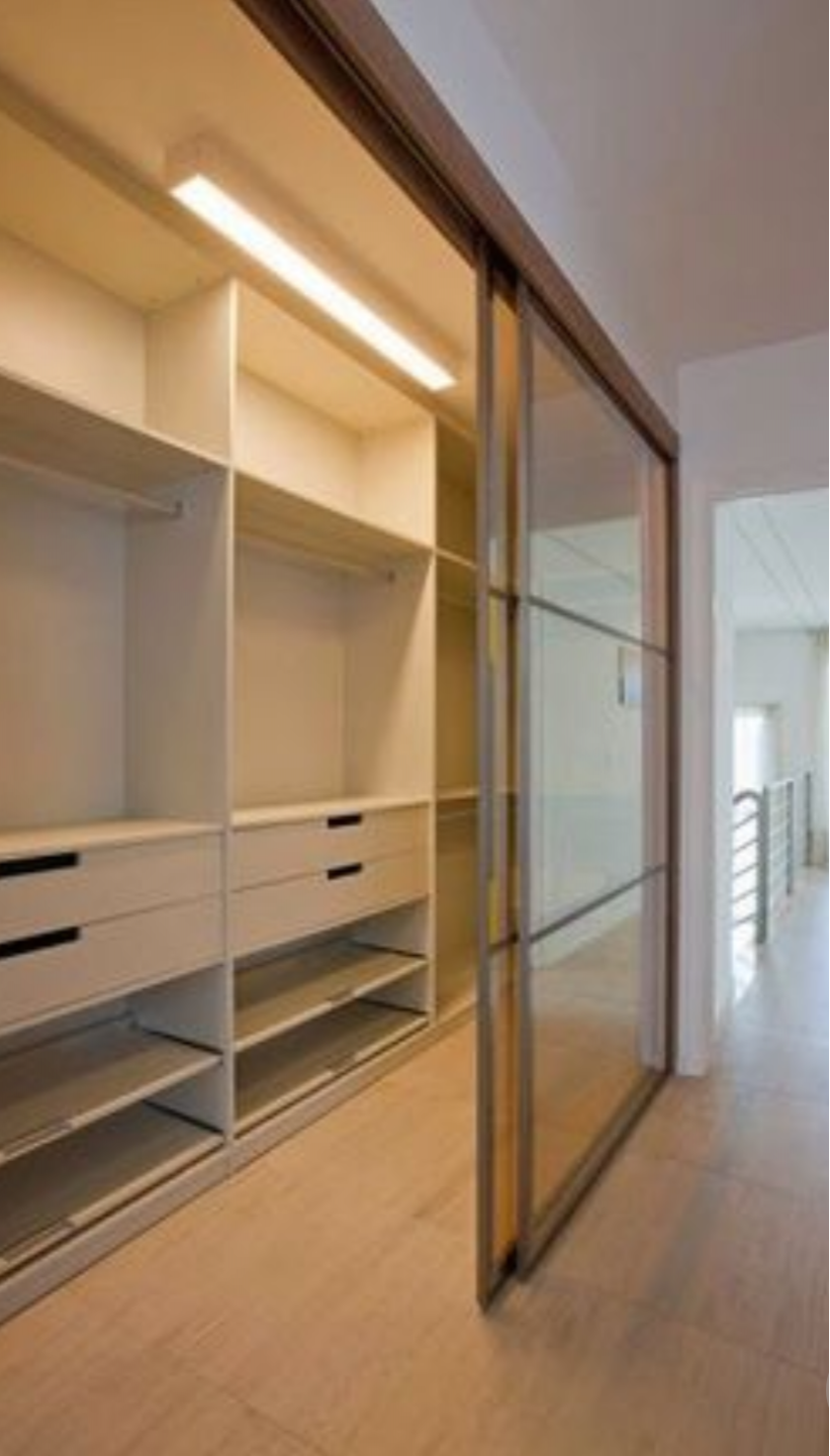 Линейная гардеробная комната с дверями купе Стерлитамак
