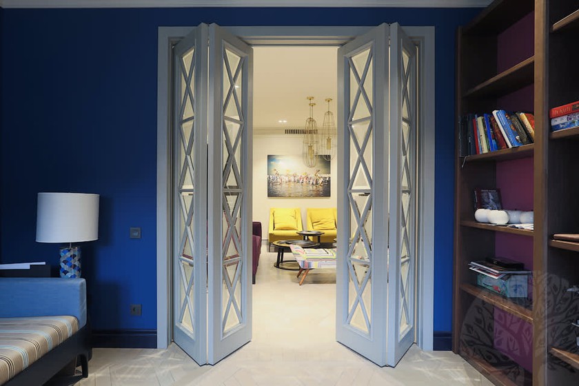 Двери гармошка  для гостиной со стеклами с разделителями Стерлитамак